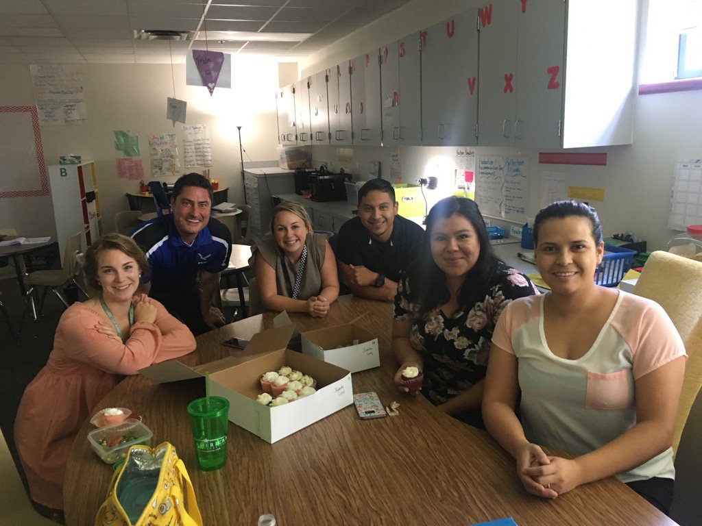 bryanesstman's tweet photo. Celebrating De la Torre's birthday w a great team! #wearelively https://t.co/jjMOmyQg8W