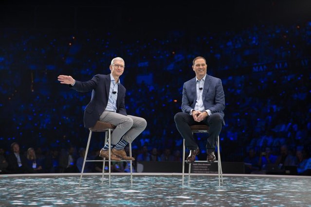 aldarcin's tweet photo. Apple CEO Tim Cook and @Cisco Chuck Robbins share what’s next in partnership and joint innovation. #iOS11 https://t.co/4P6YvOKJgT https://t.co/n46m8hSG6p