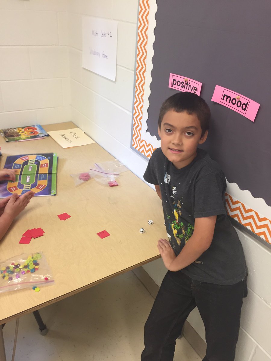 jill_findley's tweet photo. Small group math.  These kids make me smile! #kcsdpride #fab4f #nstarpride https://t.co/wsS2USiFJY