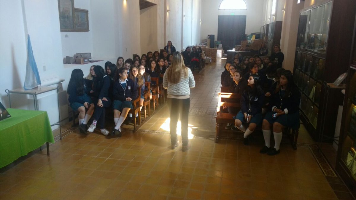 SanLuisLibro's tweet photo. Visita guiada a las alumnas del turno mañana del 5º año, del Instituto Privado Aleluya. https://t.co/81LxORNDQM