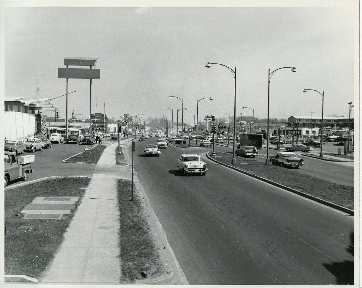 DMVFollowers's tweet photo. The intersection of New York Ave. & Bladensburg Road in the 1960's. #DCThrowback https://t.co/TAVfEHhZbM