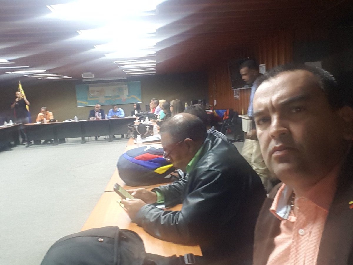 RafaelTorreal16's tweet photo. En Desarrollo Reunión de Comisión de Trabajador@s de la ANC en Debate de Las Propuestas  para la Plenaria Viva Chávez y Maduro... https://t.co/SncBLxo4Lm