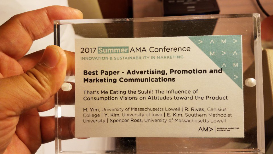 Canisius_Comm's tweet image. Congrats to our very own Ronnie Rivas (COM/DMA '18) for winning this AMA Conference award for his research paper on consumption visions!