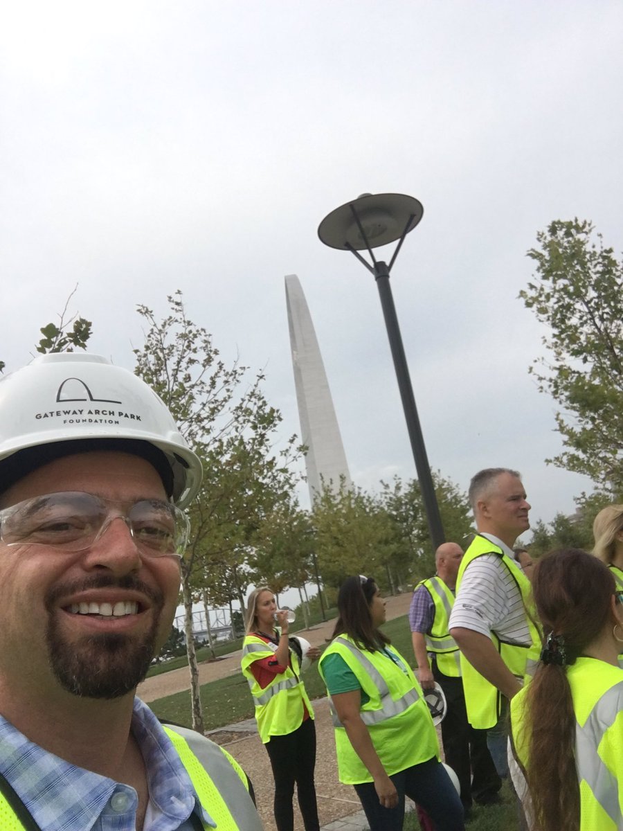 JomoJCastro's tweet photo. Employee tour of the arch #2 w @GatewayArchPark #OverwhelmingDemand #ArchNeverGetsOld # LifeAtATT https://t.co/jE5Oea8s0c