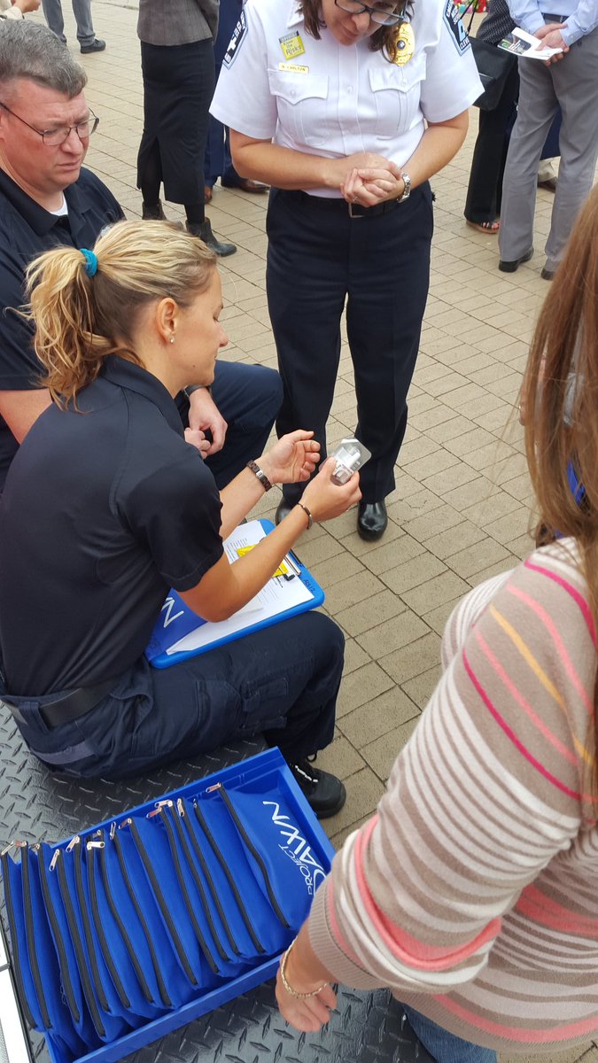 ADAMHSBoardCC's tweet photo. .@CityofCleveland EMS is distributing Project DAWN naloxone kits and providing education at @KnowTheRx Overdose memorial.
#NOOverdose https://t.co/ip9Hy8t8Y4