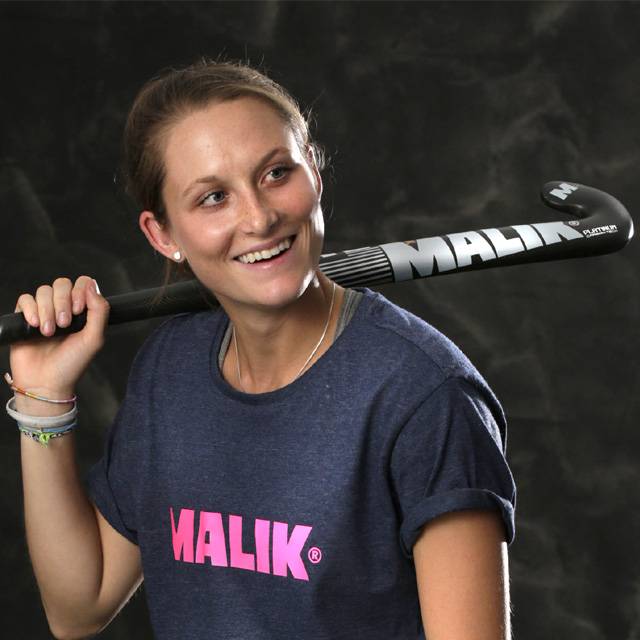 Happy birthday #malikhero Cecile !! We <3 you! #bdaygirl #livehockey #playmalik #giveitupforpipi <a href="/DieDanas/">DANAS Hockeyteam GER</a>