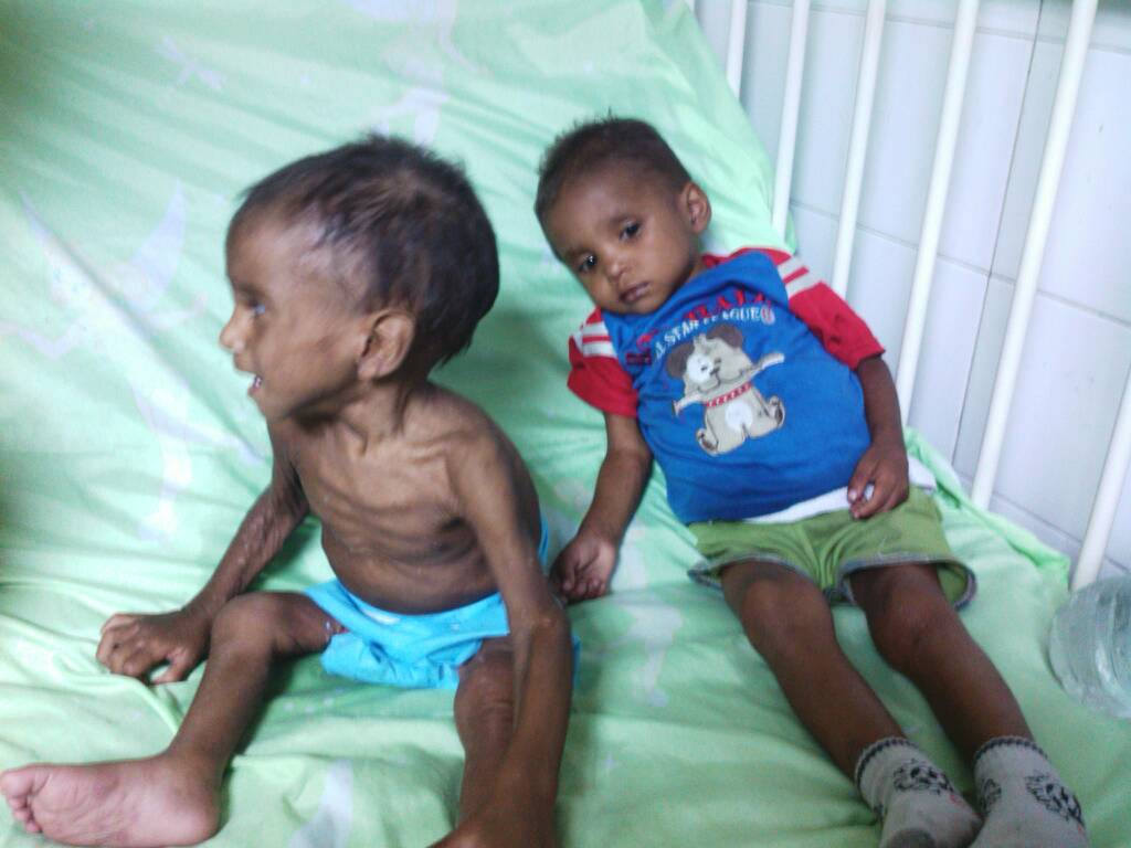 TAMARA_SUJU's tweet photo. Atención, para estos niños en hospital de Mariara en muy mal estado se necesita ceftriaxone o cefotaxima para ambos.Pañales, ropa... https://t.co/vih2vVWXjr