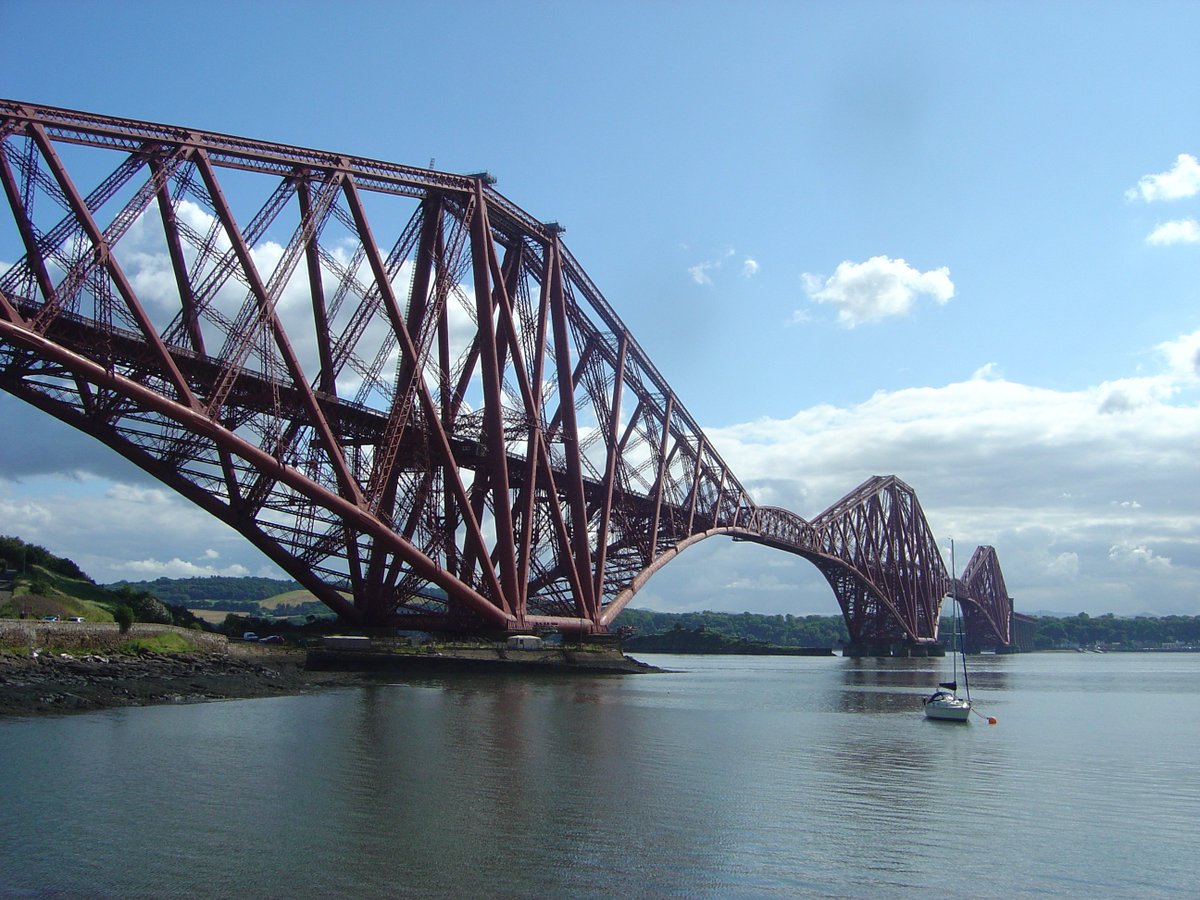 batate's tweet photo. We now have three @TheForthBridges between #SouthQueensferry & #NorthQueensferry - tried the new #QueensferryCrossing out. #BridgeTourism https://t.co/l3YRqwsdaA