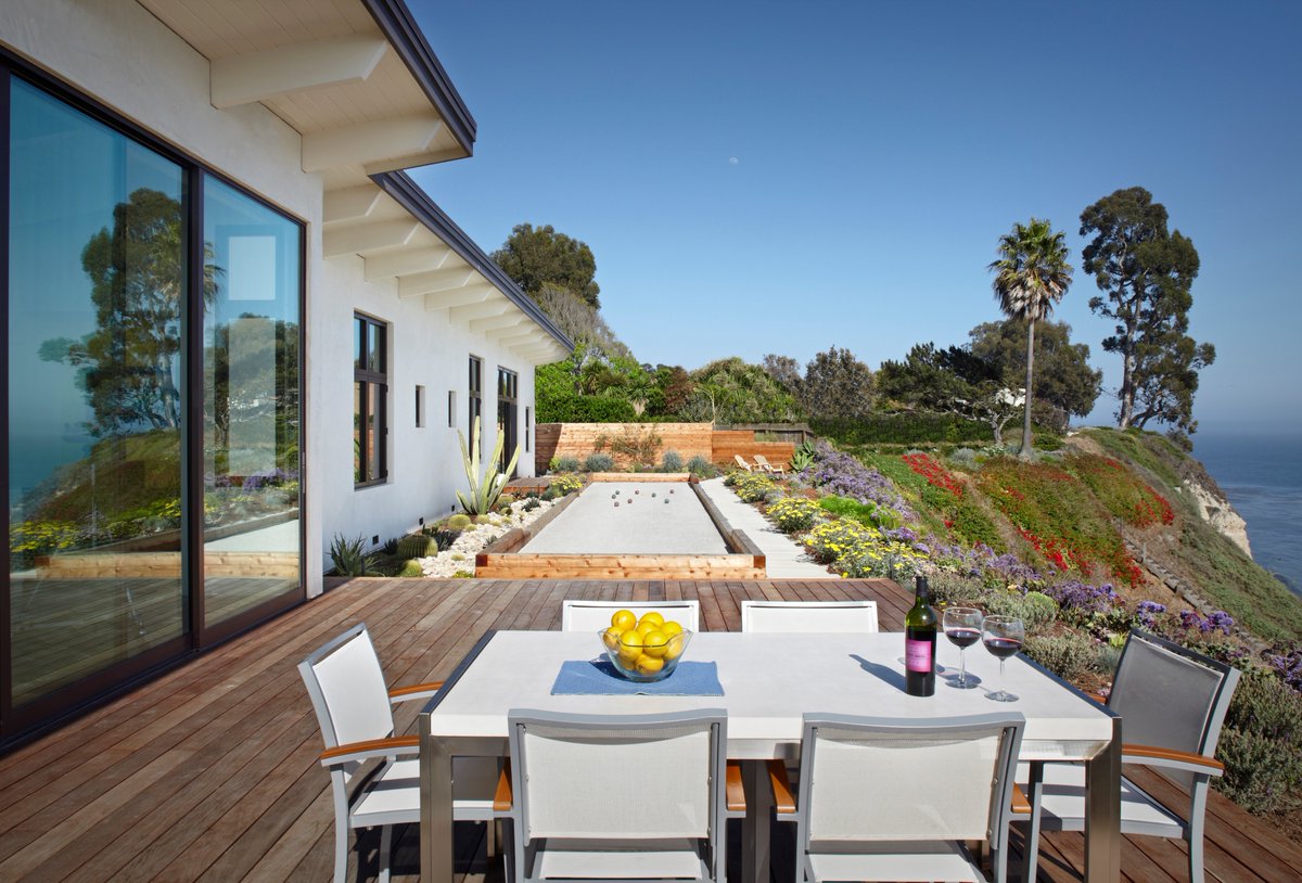 HD_Social's tweet photo. Outdoor Spaces with Charming Dining Areas via @DeringHall https://t.co/m7PPWwUkzu https://t.co/12JOVUekaU