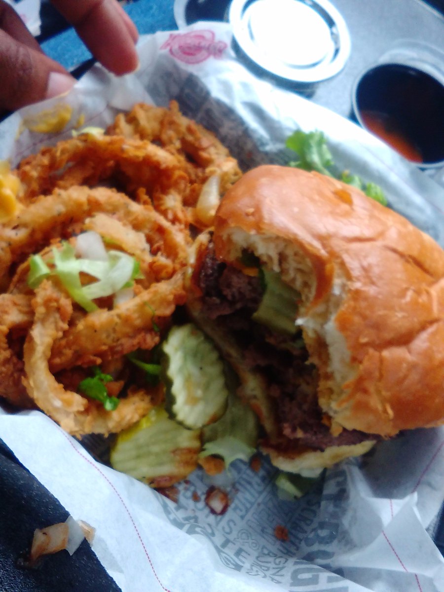 atlwiztech's tweet photo. #ImTappingOut #Fuddruckers #NorthPointMall https://t.co/SrSjaZWCgu