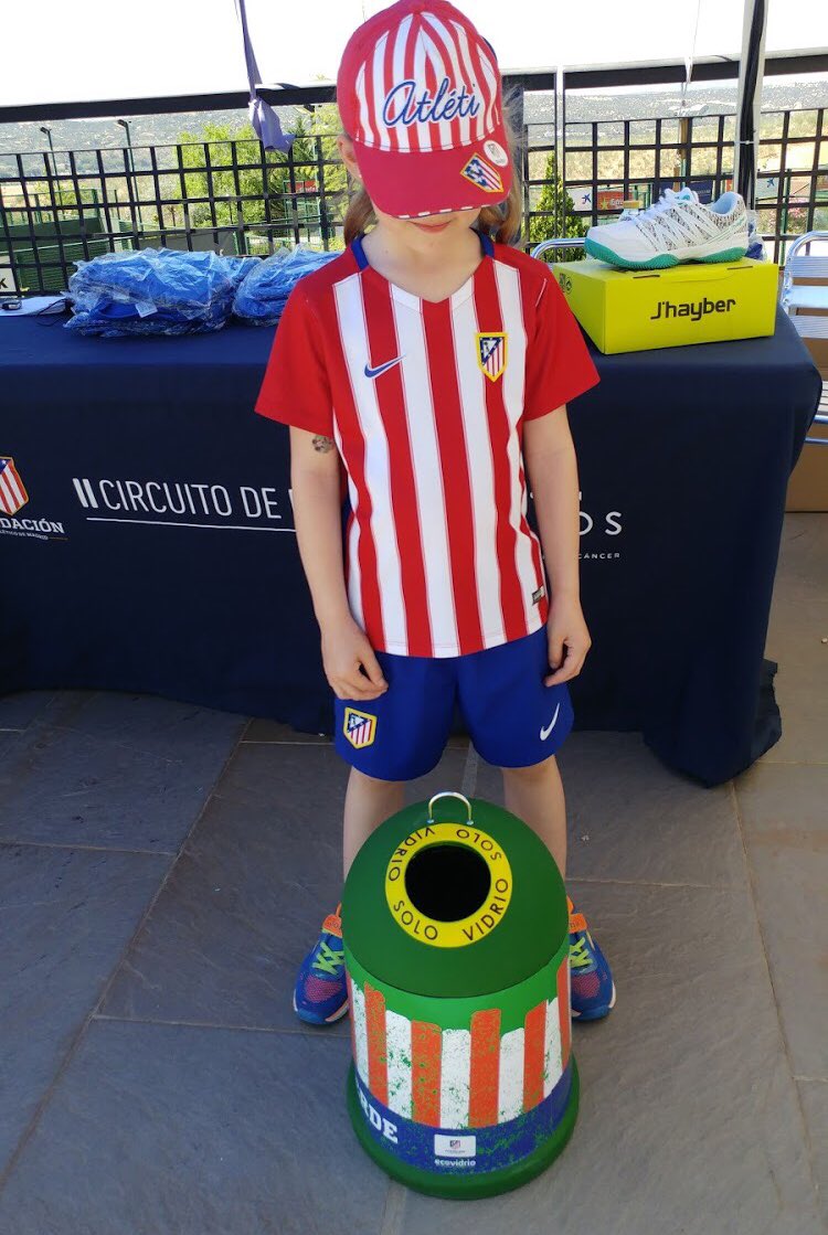 MetodikaEventos's tweet photo. Sabías q en nuestros torneos los trofeos son para concienciar al reciclaje @ecovidrio ven a x el tuyo 👉https://t.co/dDwCuMAY2o #AtletiPadel https://t.co/lGa6vLbuK1