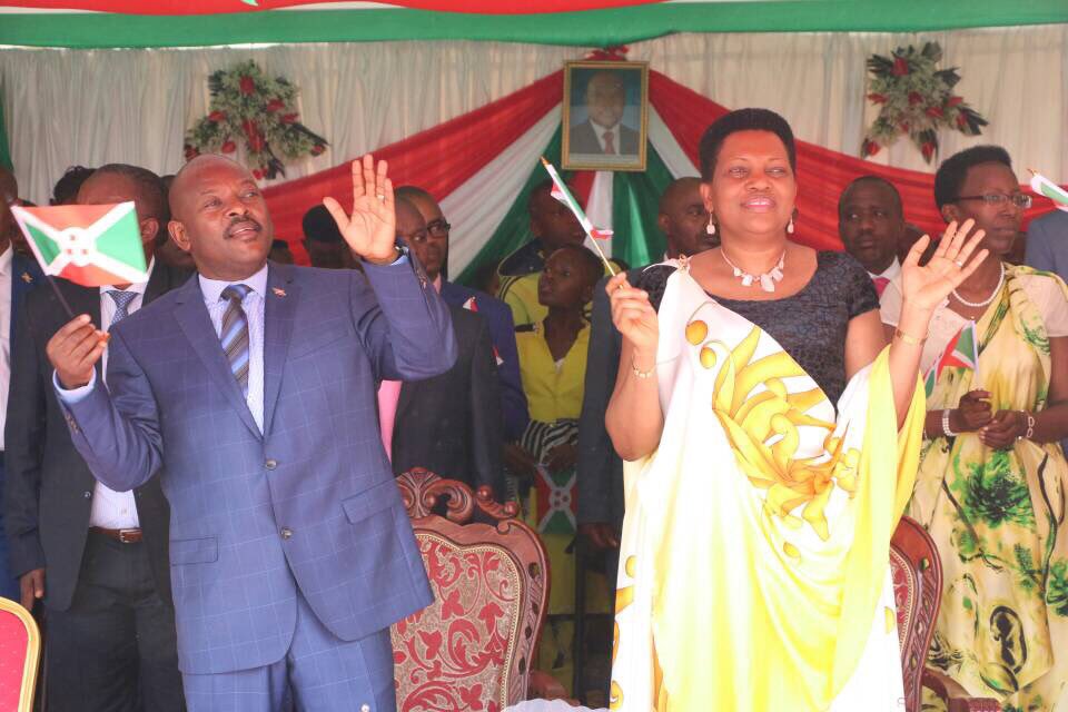 pnkurunziza's tweet photo. Amasengesho yo gushimira Imana yaranzwe n'umunezero udasanzwe mu ntara ya @KarusiProvince. Tuzokwama tuyishima ku vyiza ikorera U #Burundi. https://t.co/GSQdDD5n6c