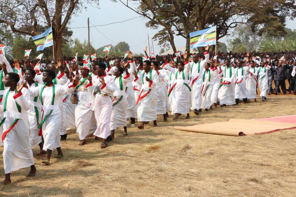 pnkurunziza's tweet photo. Amasengesho yo gushimira Imana yaranzwe n'umunezero udasanzwe mu ntara ya @KarusiProvince. Tuzokwama tuyishima ku vyiza ikorera U #Burundi. https://t.co/GSQdDD5n6c