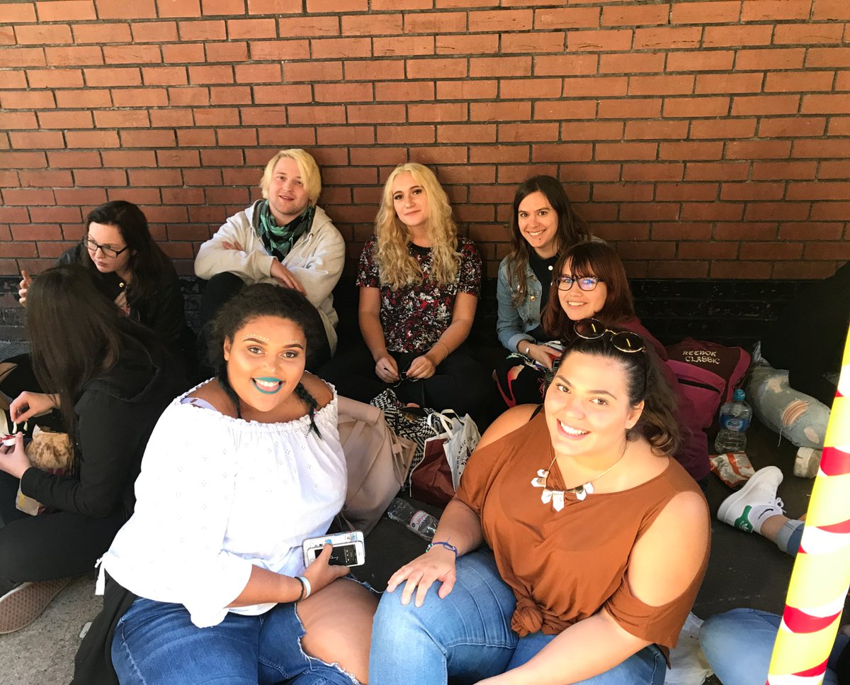 O2SBE's tweet photo. Here's our #viewfromthequeue! 6 pals all the way from Canada & France. They've been here since 10am & can't wait to hear 'Slow Hands'! https://t.co/FioxdOKxLS