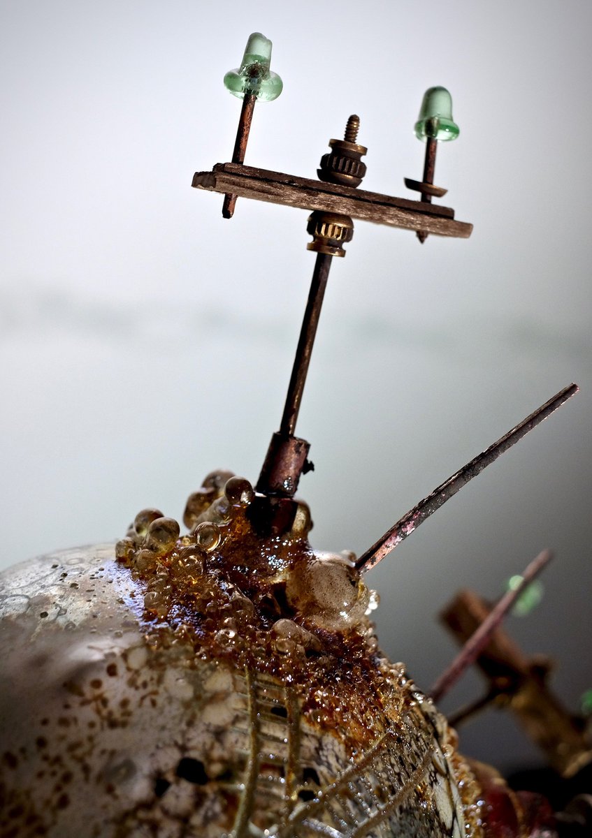 Craft_Biennial's tweet image. Detail of Benjamin Kikkert's "Cascading Developlex", 2017.
Glass, copper, brass, enamel, yak hair, cotton @Benjameeni #CanadianCraft