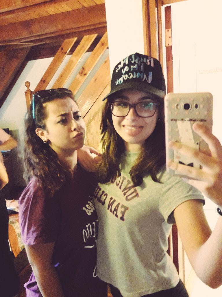 Cyntia_Rony's tweet photo. Llegamos al hotel al fin sobre las 16😣 el coche ya está bastante aborrecido por hoy😑..

💖😁 @Miri2min tendrías que ver las vistas...😍 https://t.co/jiWNHkB7Js