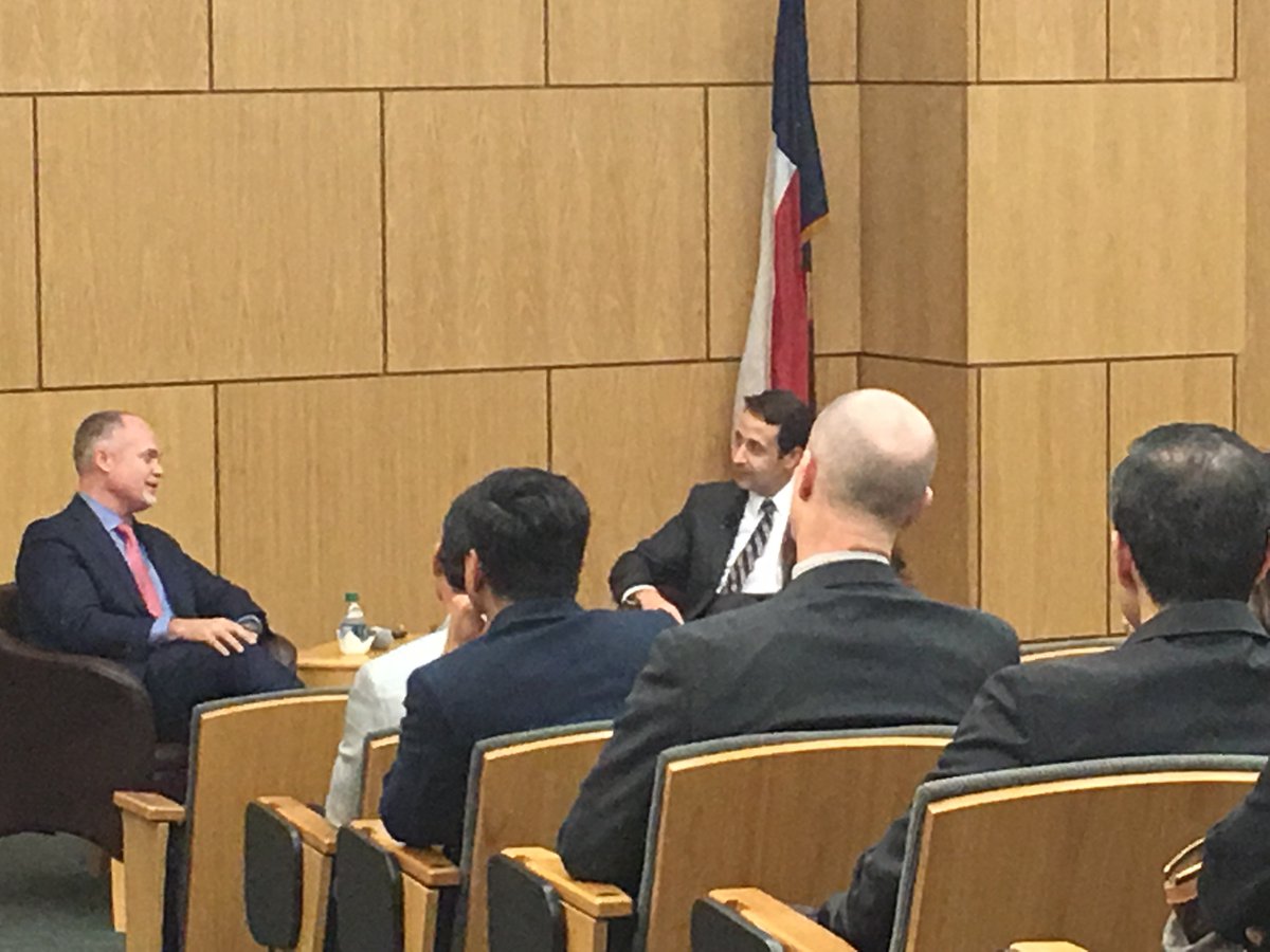 SMUCoxExecEd's tweet photo. Thanks for joining us last night Keith Cline, President &amp; CEO @LQ.  Interview with @mickeyquinones was insightful. #SMUCoxLLI.  @SMUCox https://t.co/FGiZMUIaDs