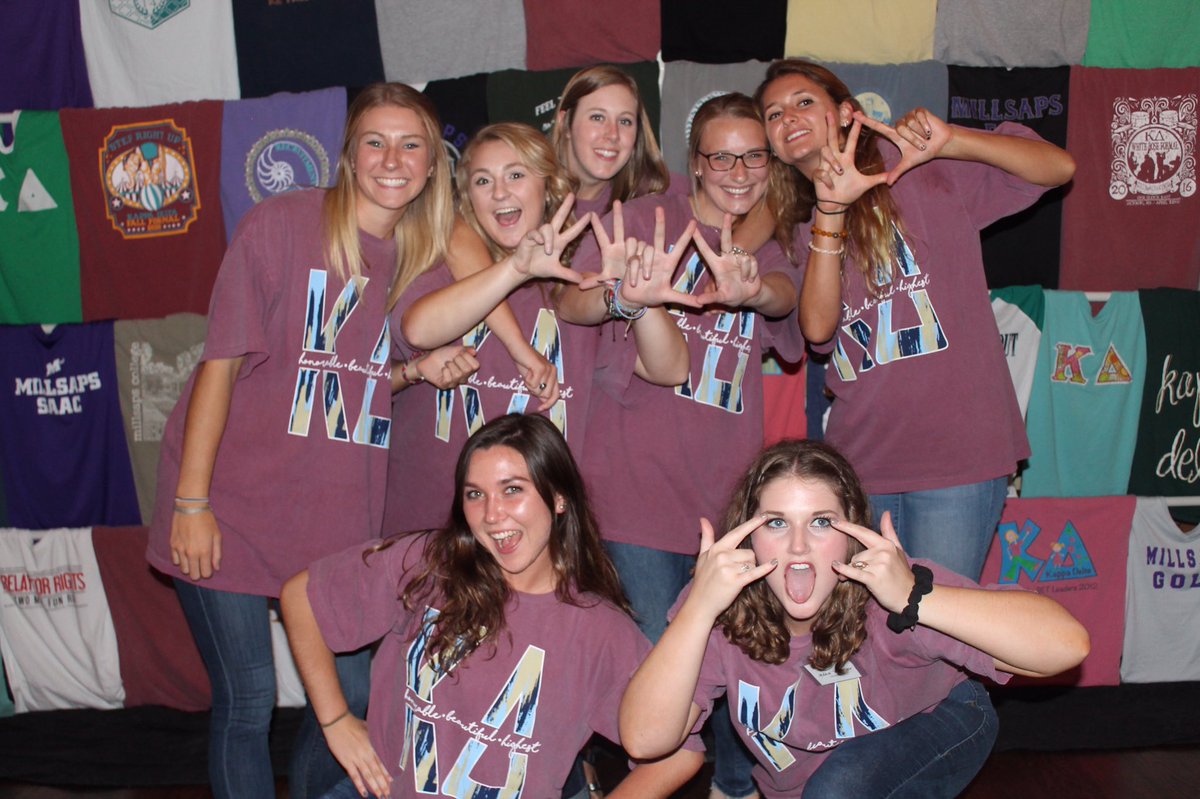 Mu_KappaDelta's tweet photo. We had so much fun getting to show off our sisterhood to everyone last night, hope you all #GoConfidently!! #MuKD #KDBCIA #ExperienceKD https://t.co/41y059CPbt