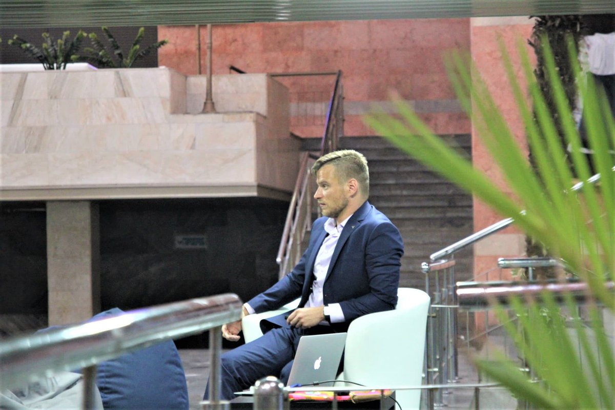 ProBusinessCen's tweet photo. МАРКЕТИНГ В РУКАХ ОБЩЕСТВЕННОГО ВЕЩАНИЯ

https://t.co/oiZn7IniH7

#ProBusinessCenter #PBC #Marketing #Digital #UAHUB #UAПерший #НСТУ https://t.co/YRmYlbqp12