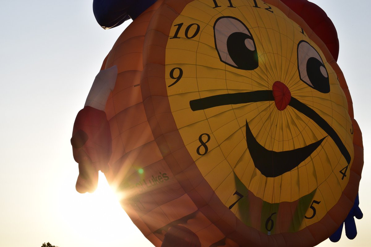 StLukesPR's tweet photo. Waking up early = must-do in #Boise during @spiritofboise #hotairballoon weekend. @StLukesHealth's Tick Tock always a hit. #SpiritofBoise https://t.co/9eQWOGgGwO