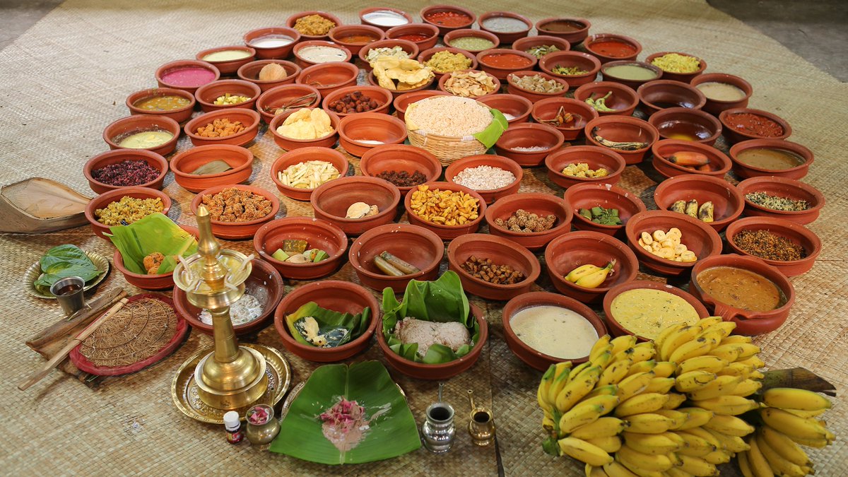 KeralaTourism's tweet photo. With 64 dishes, the Aranmula Vallasadya is considered one of the largest traditional vegetarian feasts in the world. https://t.co/mc6BSWNOLa