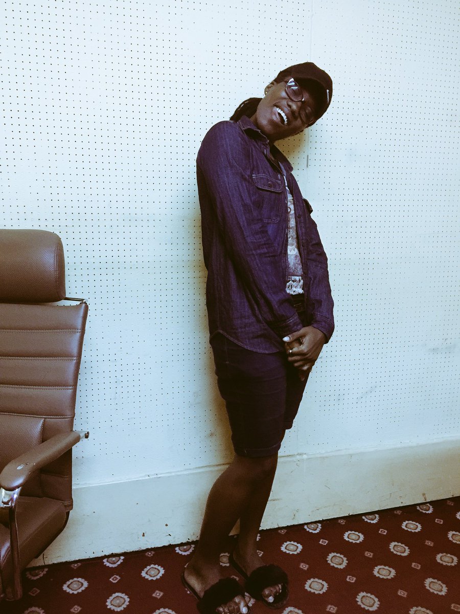 _Princesss_AJ's tweet photo. In town n the boss calls u to host a show u come and kill it by all means!! I'm live on Uniiq 95.7 MHz #GBC #DriveExpress #Radio https://t.co/DZERt8GpDZ