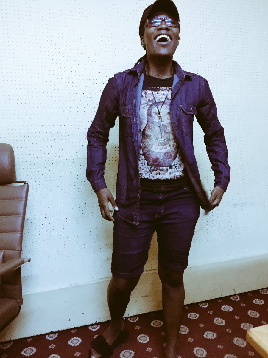 _Princesss_AJ's tweet photo. In town n the boss calls u to host a show u come and kill it by all means!! I'm live on Uniiq 95.7 MHz #GBC #DriveExpress #Radio https://t.co/DZERt8GpDZ