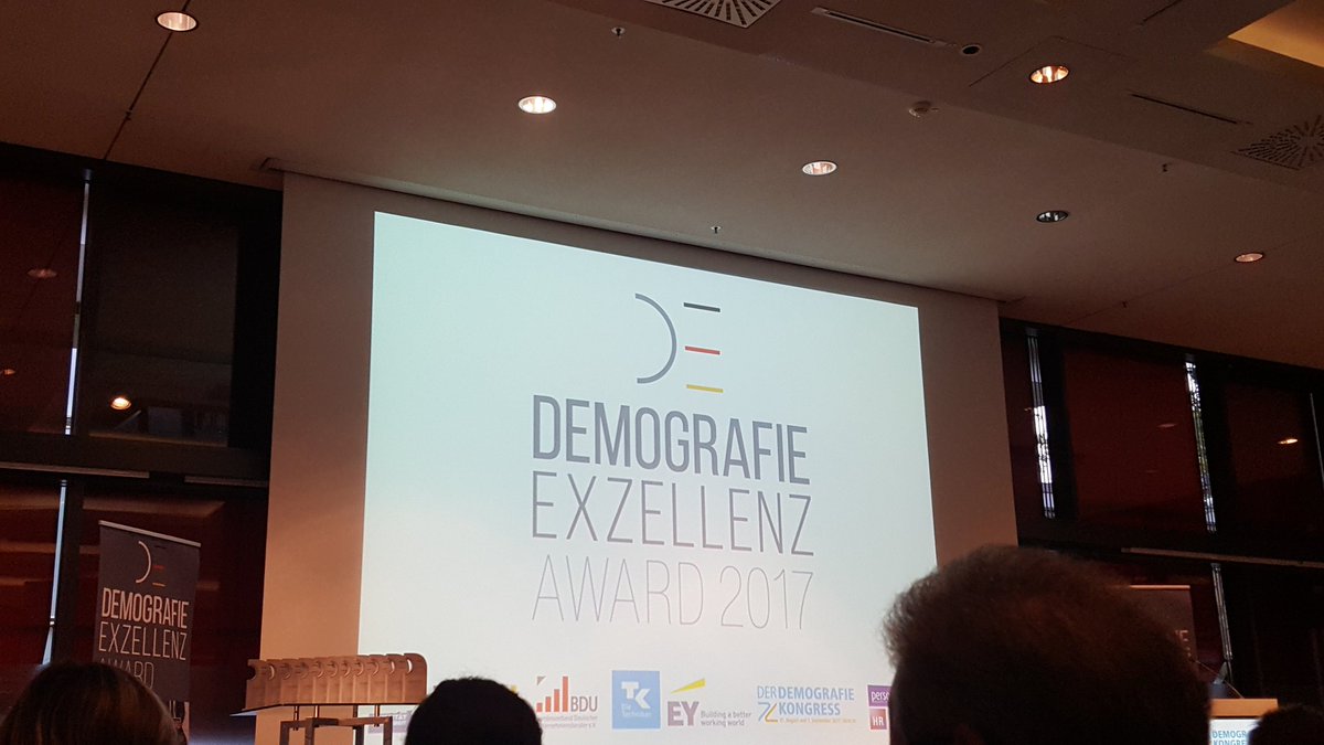 ddn_netzwerk's tweet photo. Gleich gehts los... #Demografie Exzellenz Awards 2017 #Demografiekongress #Berlin https://t.co/sKYLgpiArH