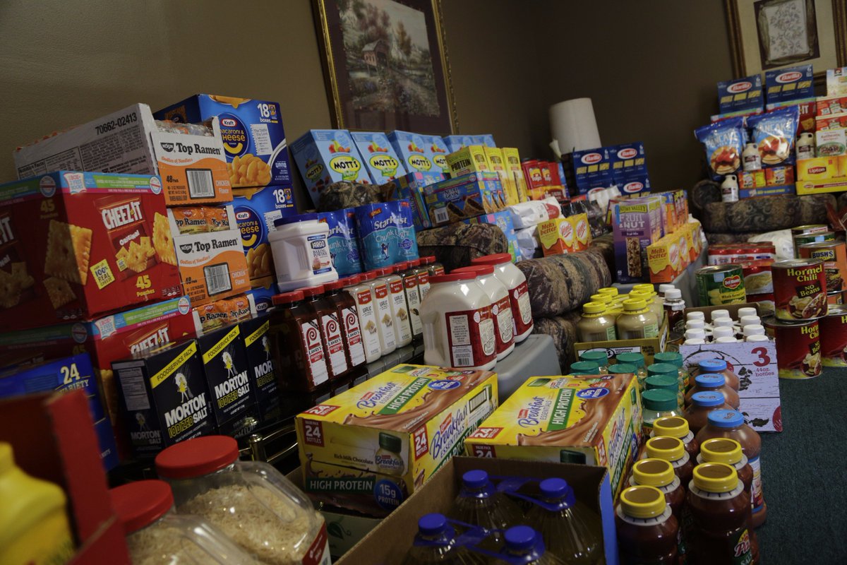 TCTTV's tweet photo. We're working hard at #WTCT in #MarionIL to organize all the #food & #supplies going to #Houston tomorrow! #HurricaneHarveyRelief @SIWCENTER https://t.co/mVsZSFGeXF