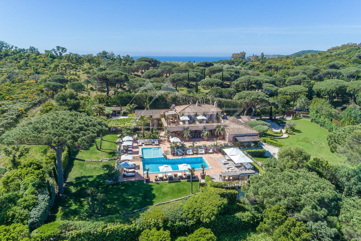 Michael_Zingraf's tweet photo. #Sale #CloseToSaintTropez #SplendidVilla #SeaView #ProvencalStyle #LuxuryRealEstate #FrenchRiviera Full story here : https://t.co/4IrEavl5b0 https://t.co/p4pKTjes1S