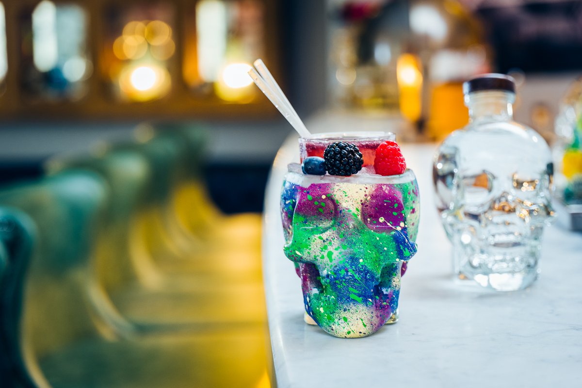 I went to <a href="/HushMayfair/">Hush Mayfair</a> &amp; drank @crystalvodka cocktails like there was no tomorrow. Here's my <a href="/DesignMyNight/">DesignMyNight</a> #review: designmynight.com/london/bars/ma…