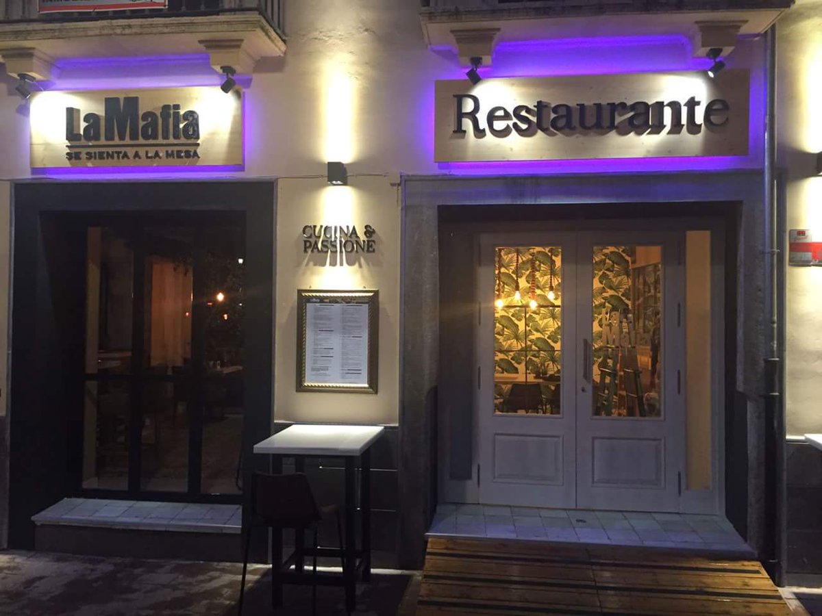 gesmatec's tweet photo. Bienvenido a @hosteltactil #FelizJueves #LaMafiaSeSientaEnLaMesa Local ideal, comida exquisita, trato 10 #gesmatec #malaga #tpv https://t.co/NOfLSMinZL