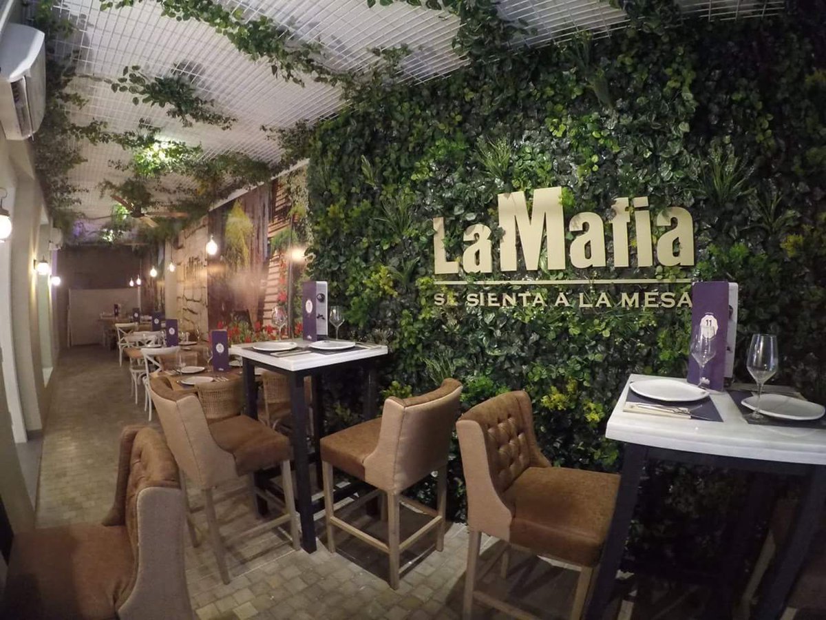 gesmatec's tweet photo. Bienvenido a @hosteltactil #FelizJueves #LaMafiaSeSientaEnLaMesa Local ideal, comida exquisita, trato 10 #gesmatec #malaga #tpv https://t.co/NOfLSMinZL