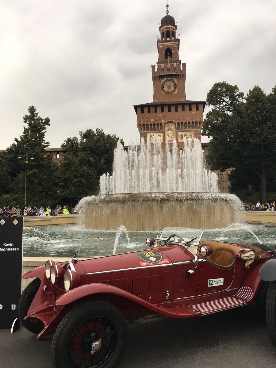 tor1953's tweet photo. Qualche bella macchina al Castello Sforzesco! https://t.co/sctVg7tmhj