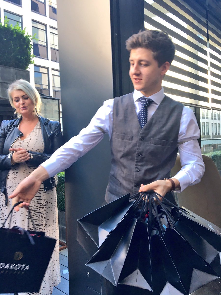 katehardcastle's tweet photo. Massive thanks to the innovators at @DakotaDeluxe for an original idea for tween parties! #MocktailMasterclass - we LOVED it! π #LuxeLeeds https://t.co/mKaHUBMKwO