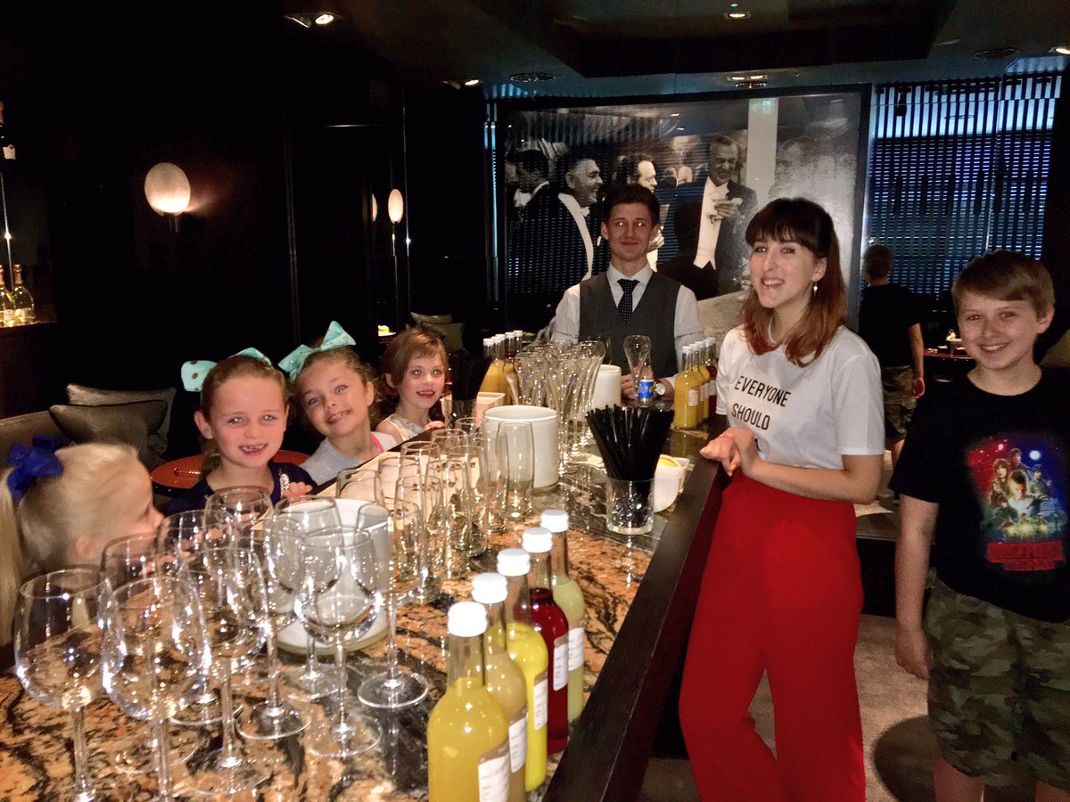 katehardcastle's tweet photo. Massive thanks to the innovators at @DakotaDeluxe for an original idea for tween parties! #MocktailMasterclass - we LOVED it! π #LuxeLeeds https://t.co/mKaHUBMKwO
