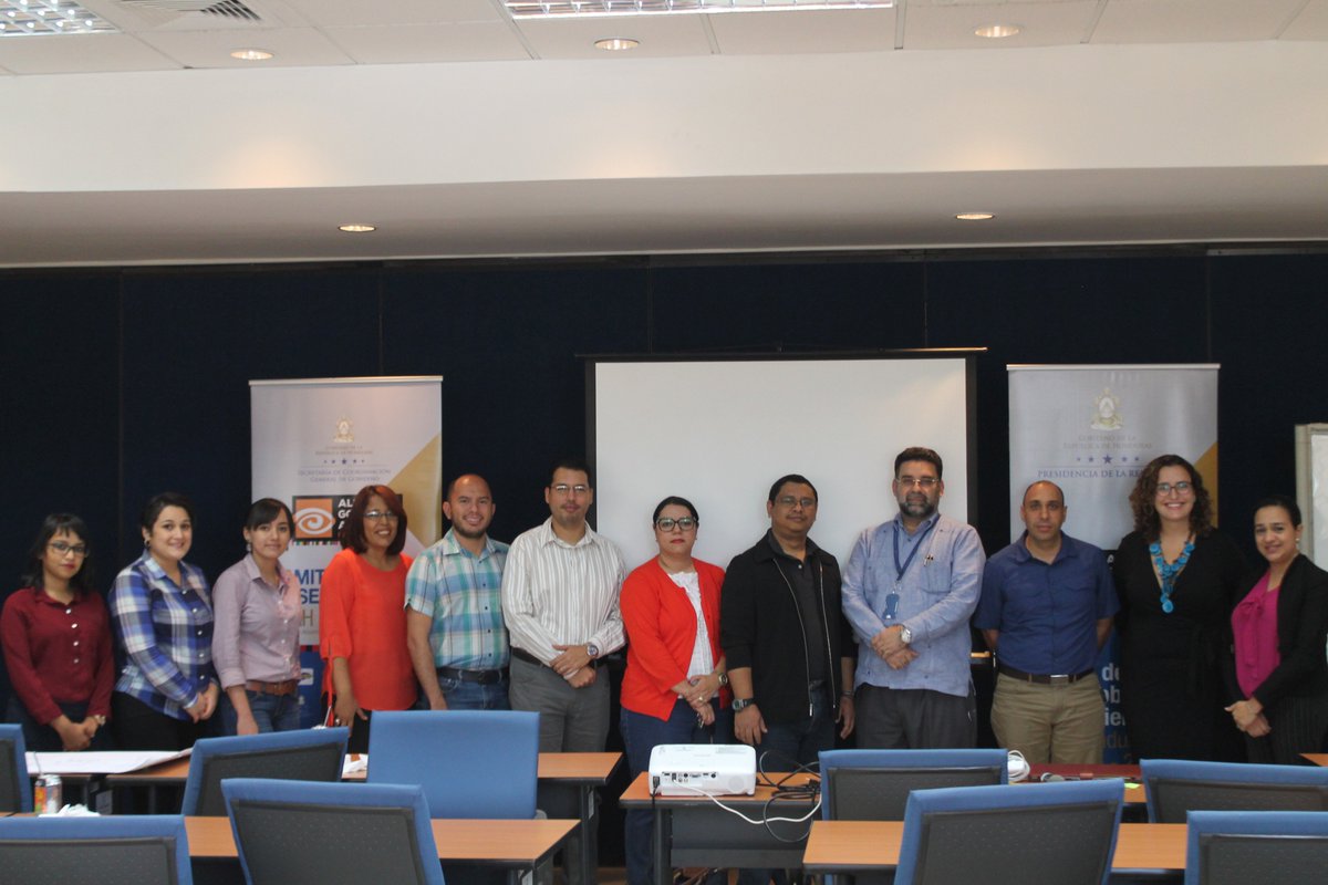 MultienlaceEC's tweet photo. Te mostramos el taller para la creación del Laboratorio de Innovación Ciudadana @opengovpart @AGA_Honduras #GobiernoAbierto #HondurasInnova https://t.co/fAJY7gaNkp
