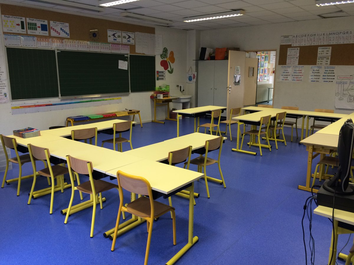 F3cotedazur's tweet photo. #emploisAides supprimés, calendrier scolaire compliqué ? Partagez votre  #rentree2017 scolaire peut-être mouvementée en MP 📩 #Nice06 https://t.co/Ii6dWPCllN