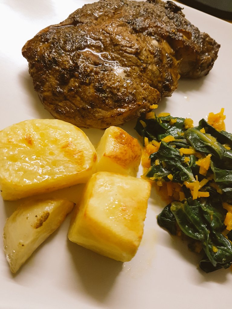 SpicedWeasel's tweet photo. Because it's #AtHomeDateNight with @zamedic all the yum, so lucky to spend life with him #cookingandbaking #lickedit https://t.co/0364RipmCI