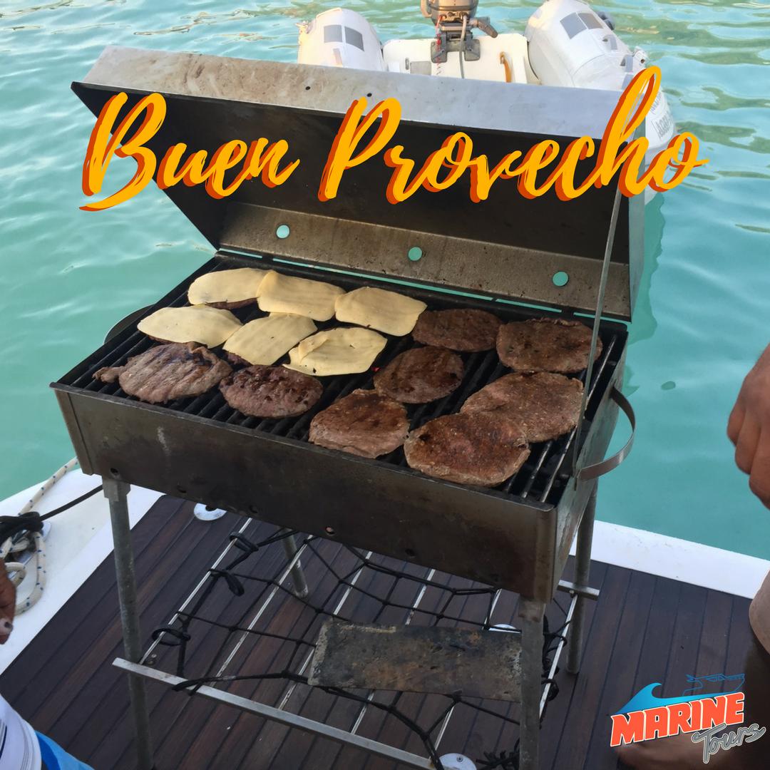 Marinetours_'s tweet photo. Feliz almuerzo marineros 

#hamburguesa #almuerzo #jueves #tbt #tukks #tucacas #playa #paraiso #relax #energia #paz https://t.co/SbFCTWhQ5Y