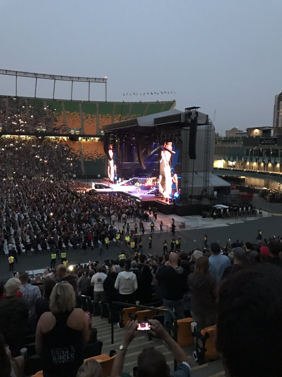 Guns and roses was incredible #datenight