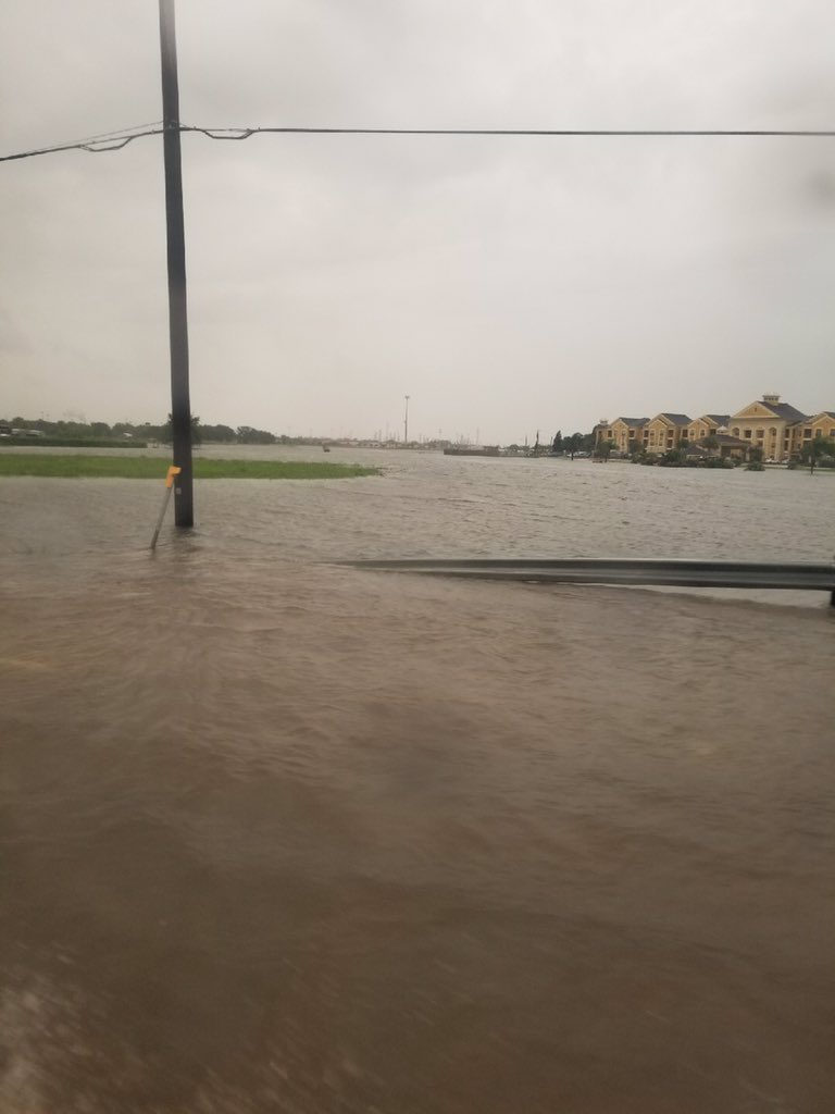 dralexstrange's tweet photo. @PetreaBurchard Here's the other side across from the shelter ! Thank god it all went down https://t.co/Lhih204YVW