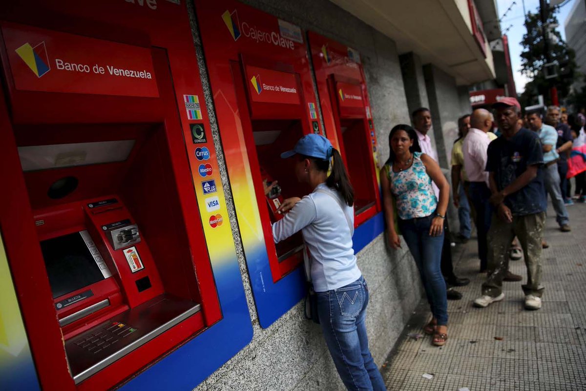 la_patilla's tweet photo. Fijarán en 10 mil bolívares el monto mínimo para retiros en cajeros https://t.co/ADRG3H6rAz https://t.co/p8OadXXrIP