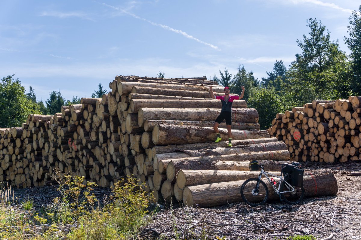mac10it's tweet photo. riding in Slovenia with @NeverAloneApp jersey! #bikepacking #neveraloneapp #mtb #riding #adventure #outdoor https://t.co/WpYyVaOsrv