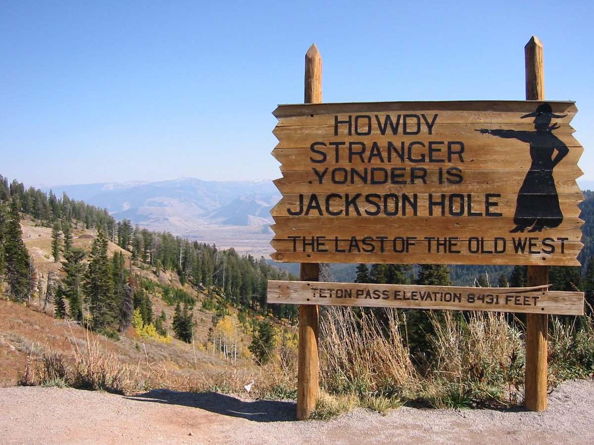 DiscoverU_S_A's tweet photo. Jackson Hole is where settlers and pioneers went to discover new adventures and rediscover their inner spirit. https://t.co/3VEBSY9xmD https://t.co/r7guHo2a9C