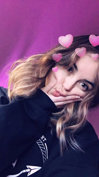 Watch heyimbee's leaked NSFW photo on TwXstars