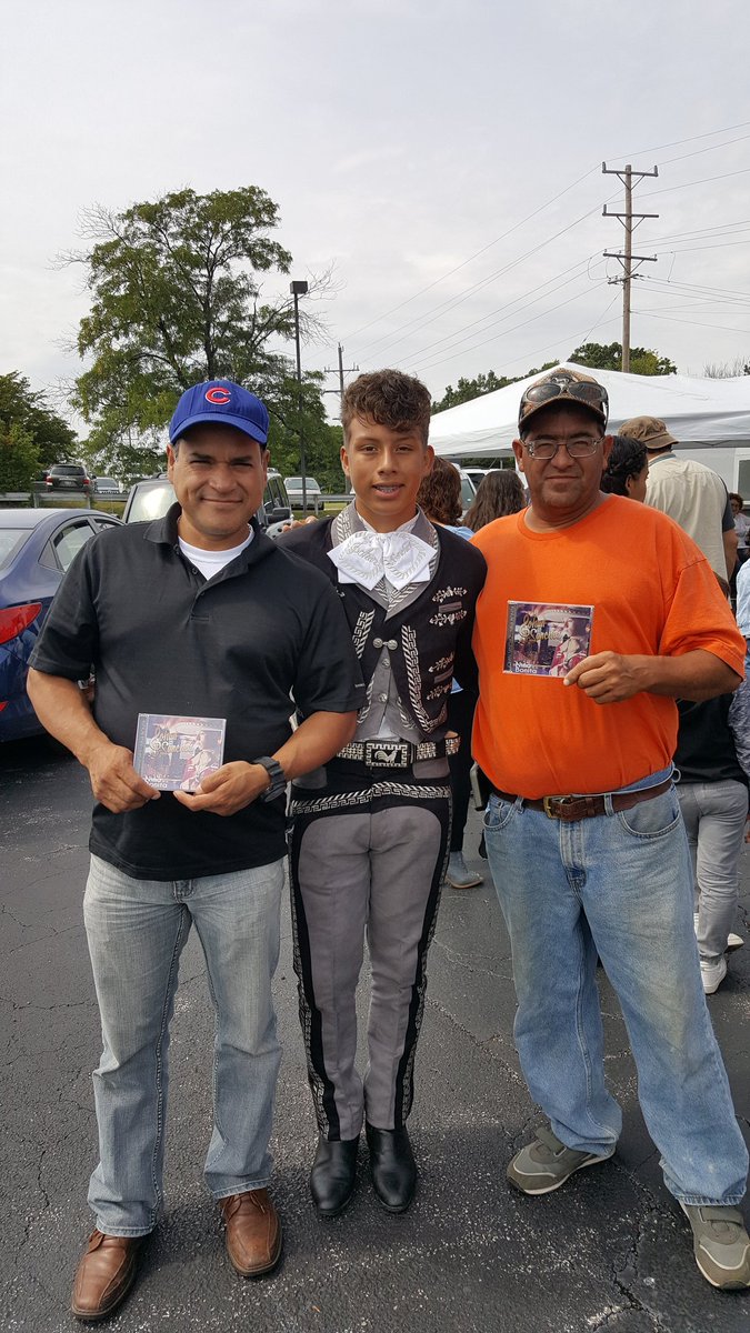 JohanSa72308465's tweet photo. Agradecido con la gente que compra mis discos. (Niña Bonita) el sencillo..  dios los bendiga https://t.co/7PtboZsh4x