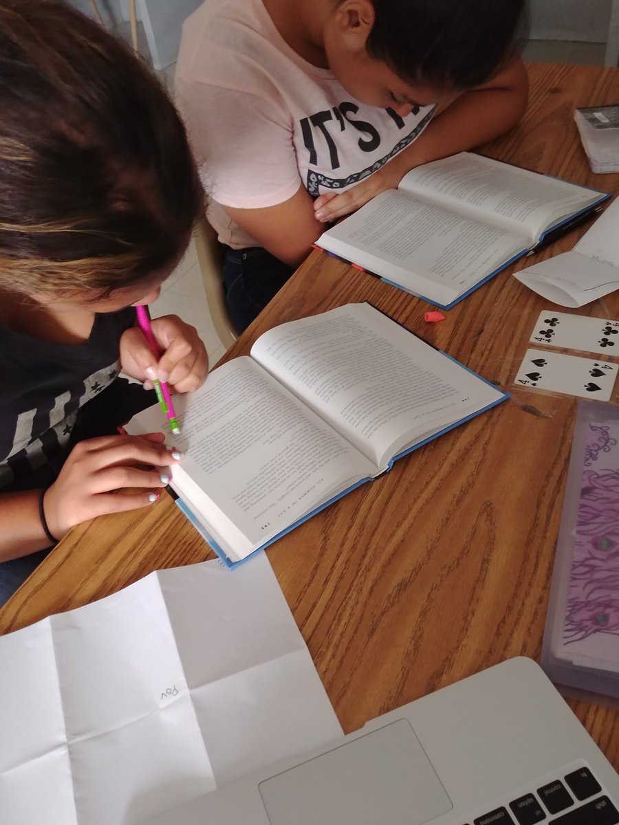 cruizk915's tweet photo. #CoTeachModel #PartnerReading & #Collaboration in English class! Amazing T practices to improve S learning happening at #WeAreAndress https://t.co/bPl6vh78Ef