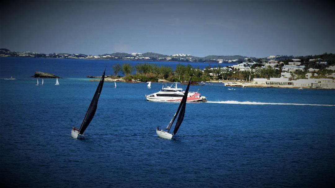 enterbermuda's tweet photo. #play on the #water in #Bermuda. World class #sailing #boating & #swimming. #EnterBermuda #Bermudaful #bluewater
https://t.co/KlBNQOIiU3 https://t.co/Q1pG4L8T4v