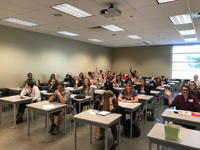 SuccessSLC's tweet photo. Having a great time with our enthusiastic incoming @whatsinsideslc students! #SmartStart #PreOrientation #LearningStrategies https://t.co/l5Apcgd7C3